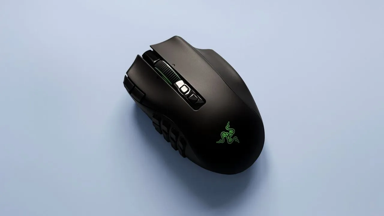 A Razer Naga V3 Pro mindenes egér - de vajon mester is valamiben?