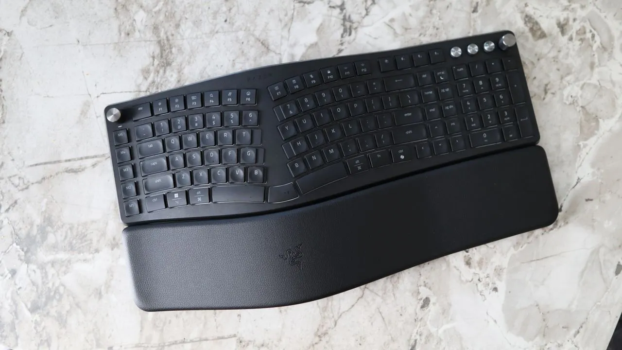 A Razer Pro Type Ergo megmutatja, hogy a cég a nem játékos billentyűzetekhez is ért - de nem tökéletes