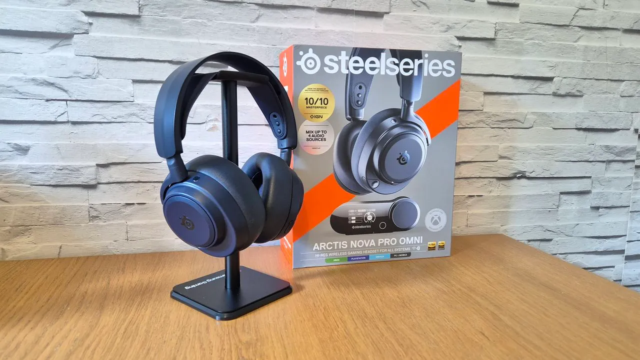 A SteelSeries Arctis Nova Pro Omni még tovább turbózza a kedvenc Nova Pro Wireless fülesemet, és tökéletes a többplatformos gamereknek