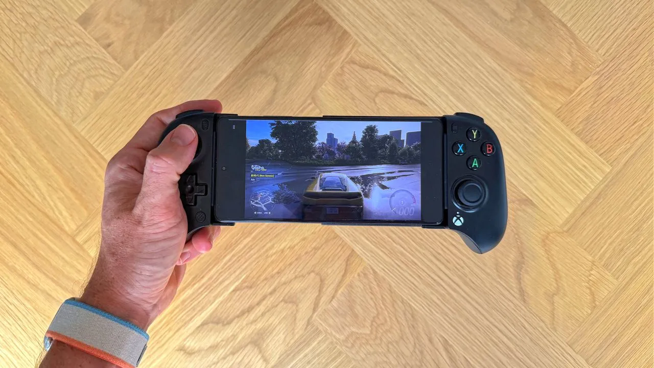 Az 8BitDo Xbox mobilkontroller-markolata remekül kezeli a felhőalapú játékot, de nem mindenhol állja meg a helyét