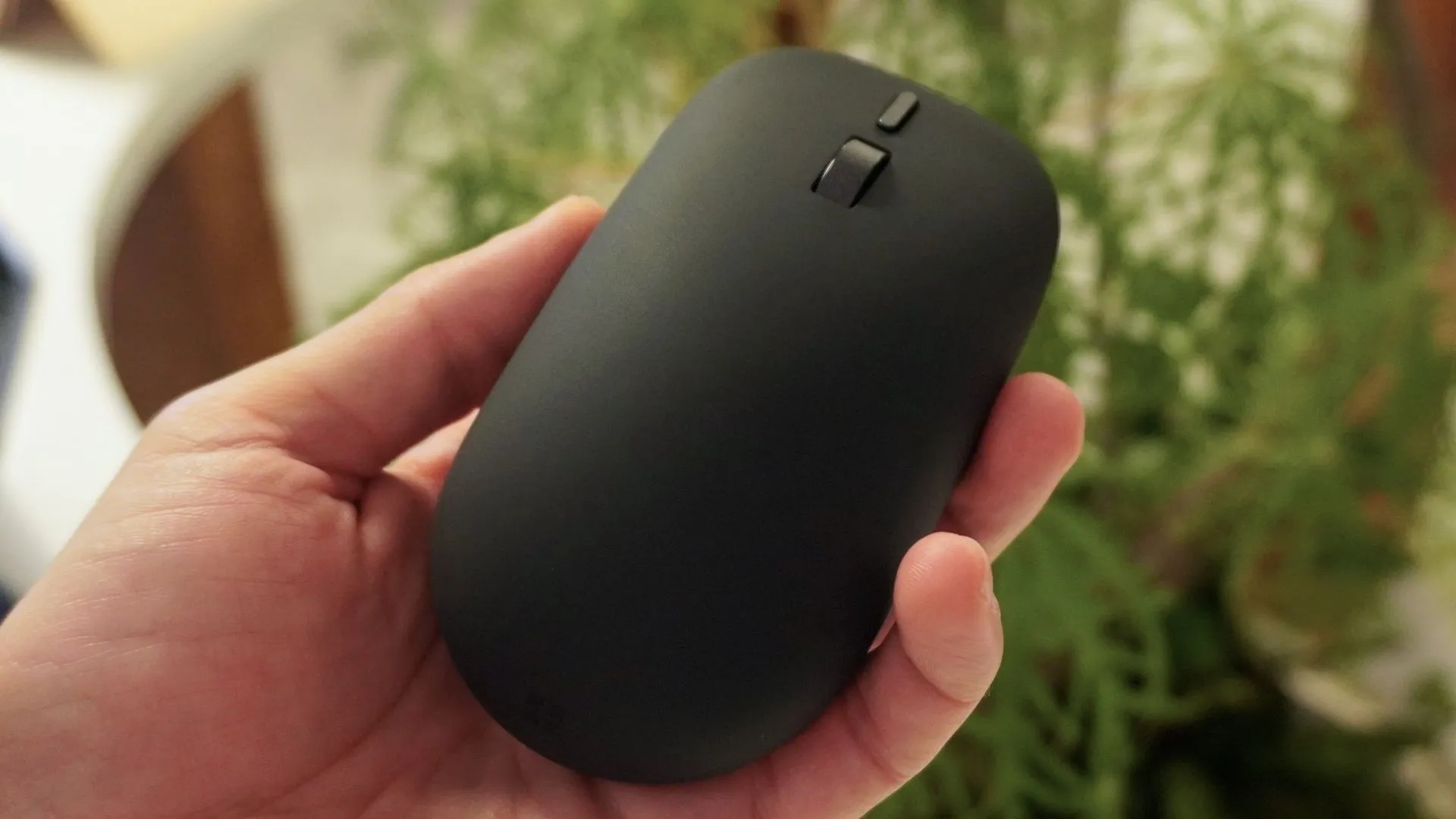 Kipróbáltam a Microsoft új, haptikus Surface Mouse egérét - a hagyományos egerek most teljesen elavultnak tűnnek