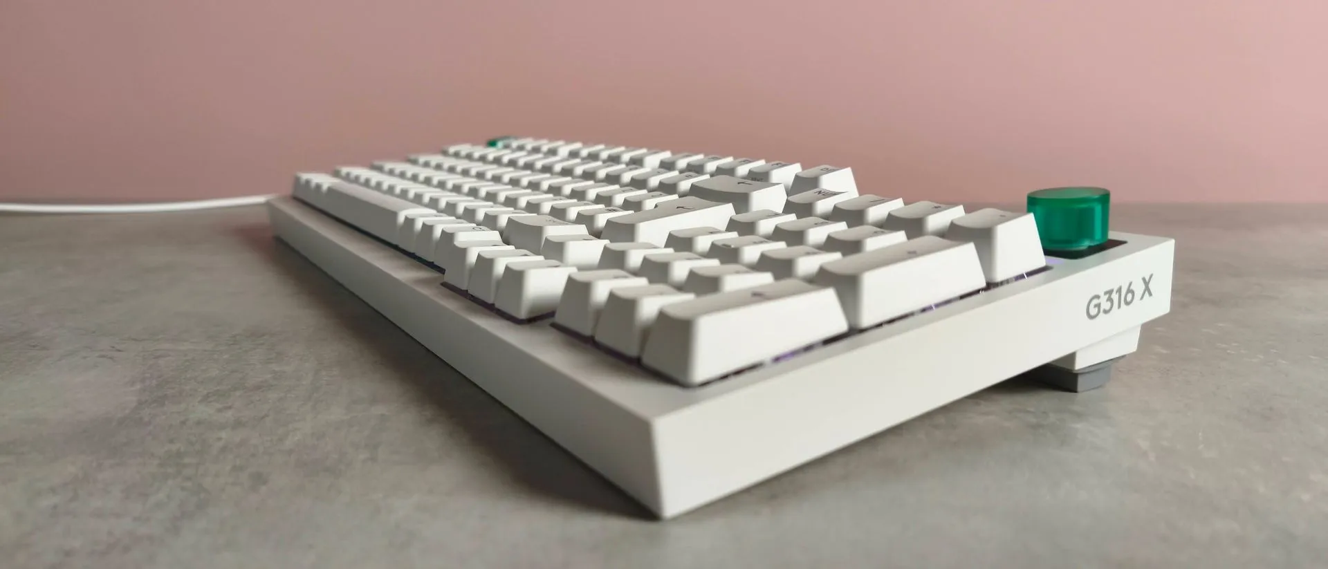 Logitech G316 X 98 teszt: remekül szól, de a kijelző inkább csak dísz