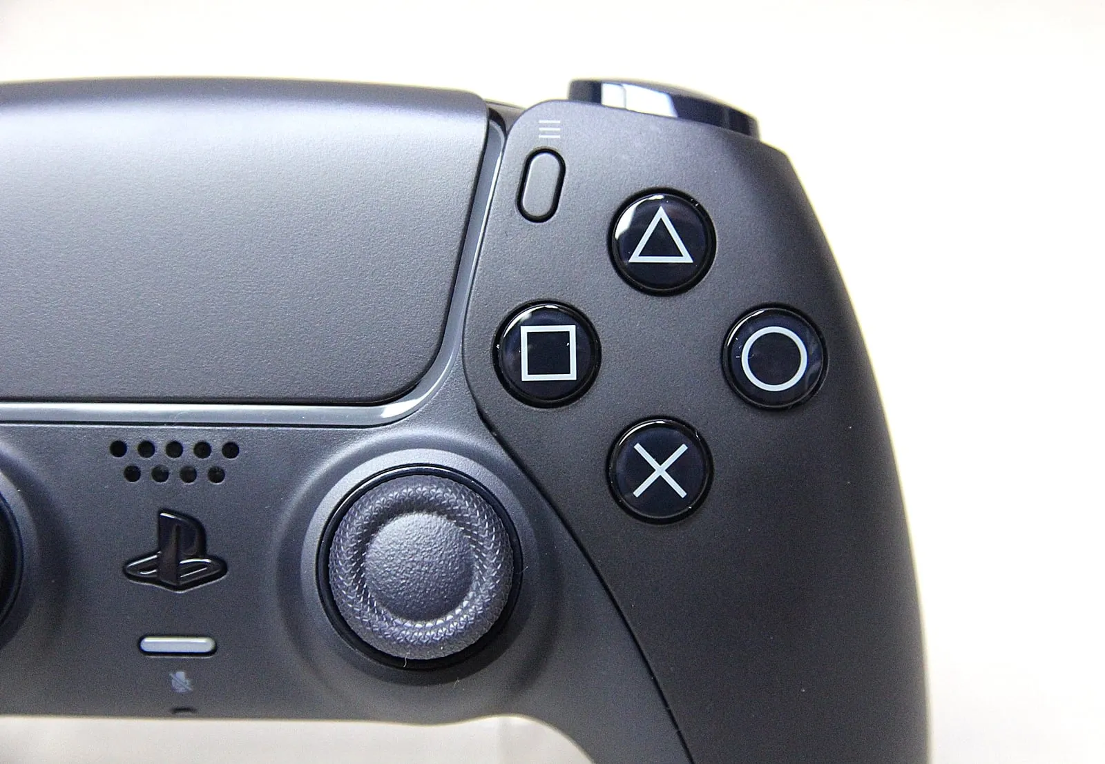 Sony szabadalmaztat egy PlayStation kontrollert, amelynek gombjai megkeményedhetnek vagy el is kaphatják az ujjaidat
