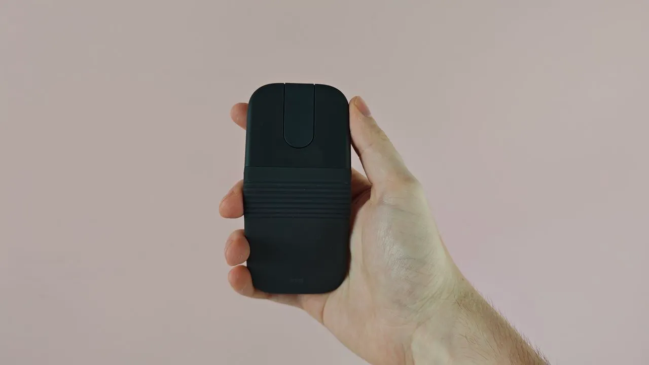 Szerettem volna beleszeretni ebbe a különc, összecsukható Logitech egérbe, de a gyenge ergonómia és teljesítmény csalódást okozott