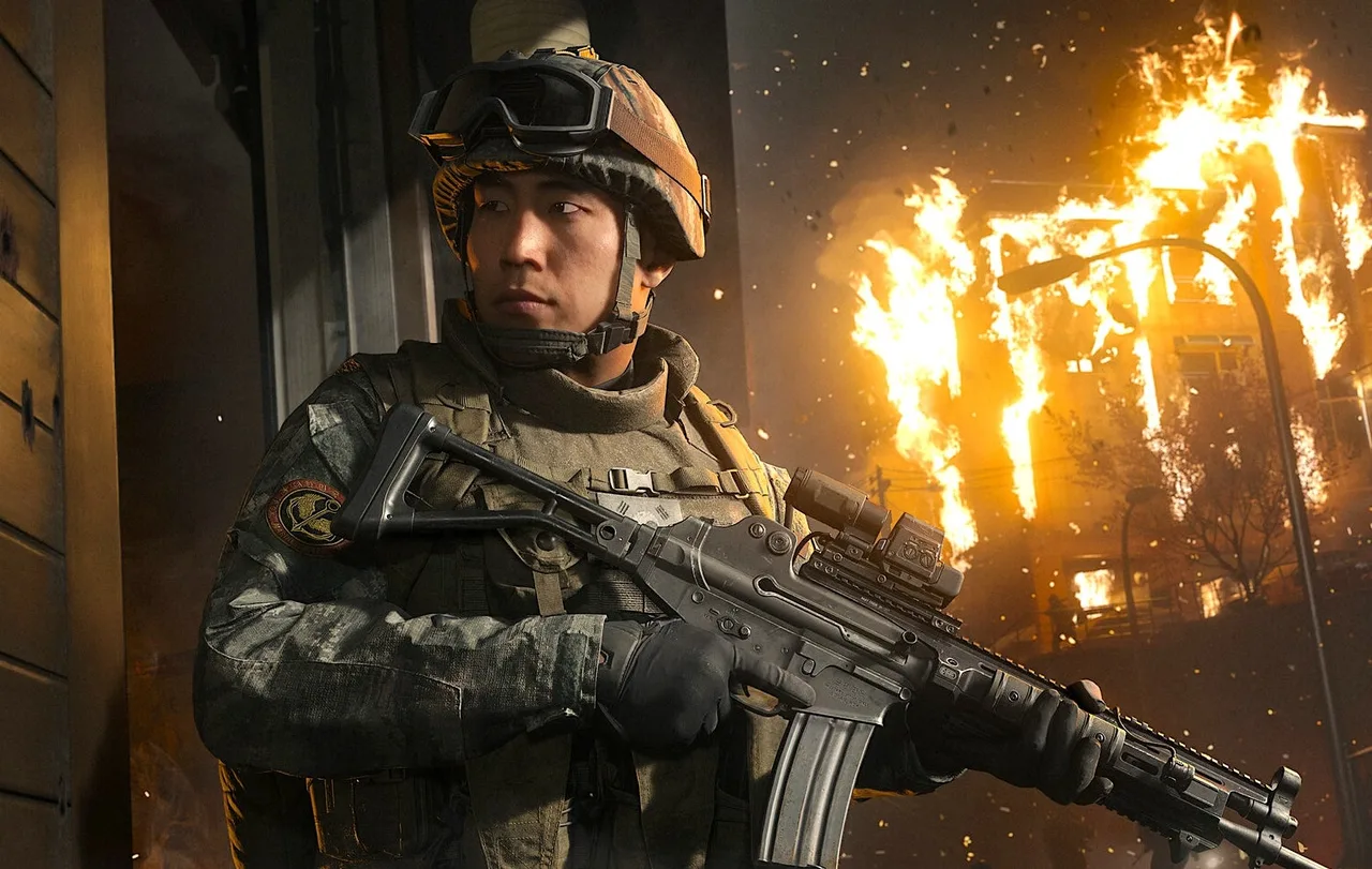 Egy modern katonai karakter fegyverrel áll egy lángoló épület előtt a Call of Duty: Modern Warfare 4-ben.