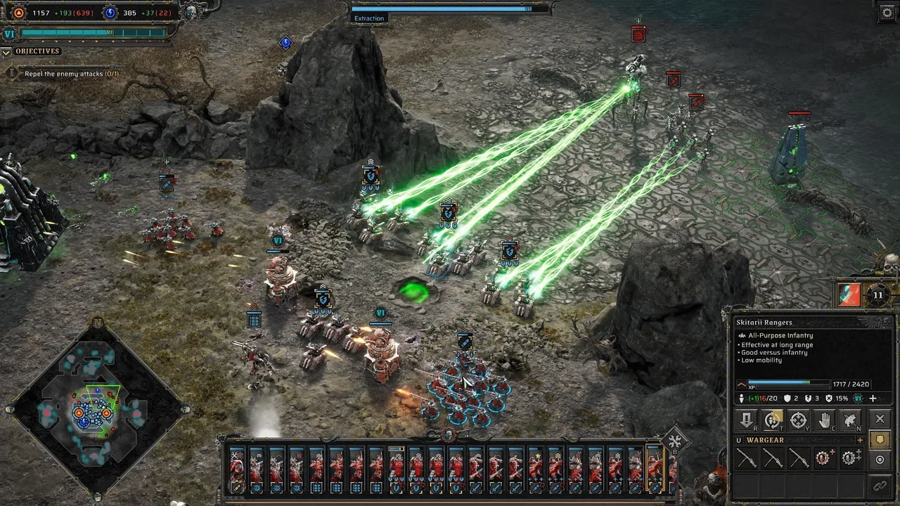 Admech egységek zöld lézernyalábokkal lövik az ellenséget egy sziklás csatatéren a Warhammer 40K Dawn of War 4-ben.