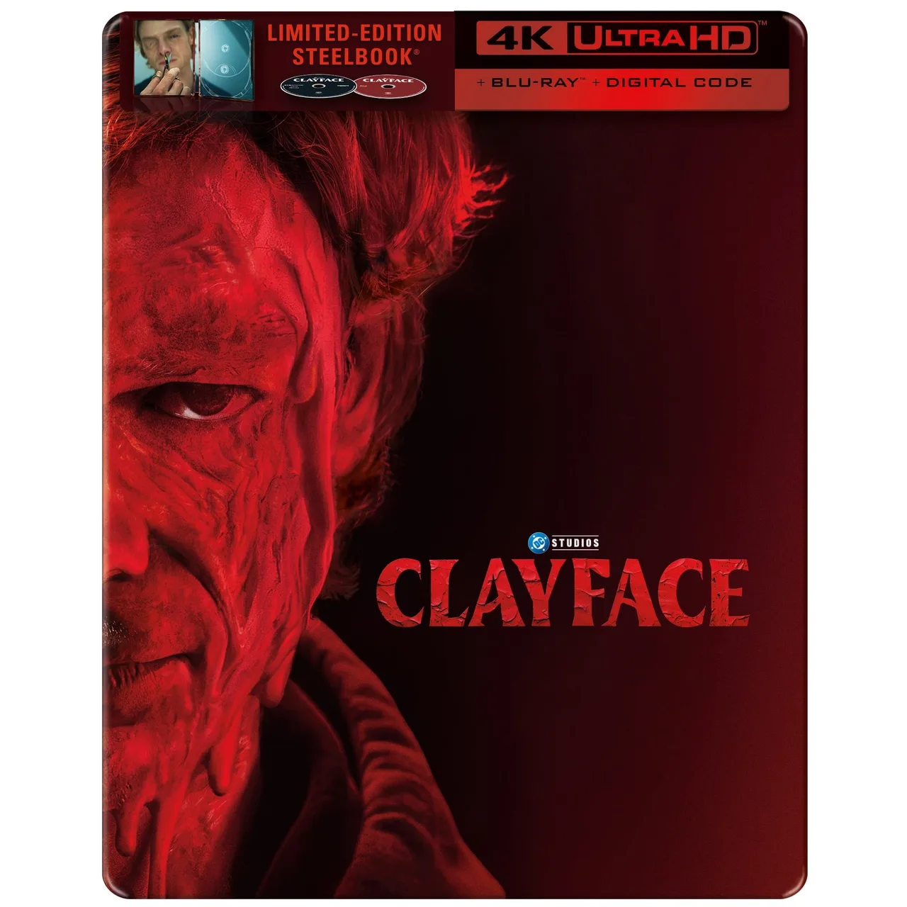 Clayface piros tónusú steelbook borítója, bal oldalon egy férfi arca részben látszik.